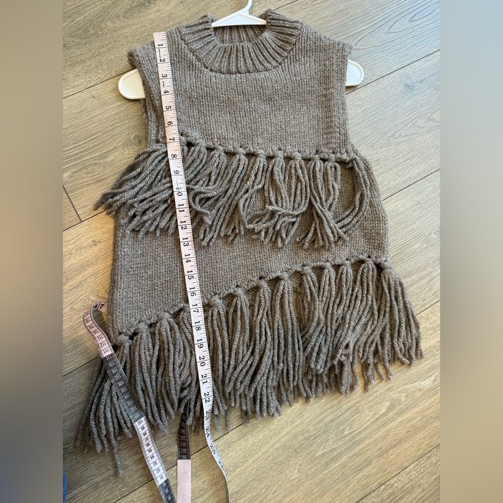 Fringed Sleeveless Knit Sweater Vest - Picture 7 of 12